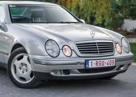 Мерседес ЦЛК-Клас 1997 у Європі на Automoto.ua Сірий Мерседес ЦЛК-Клас, об'ємом двигуна 2.3 л та пробігом 173 тис. км за 15900 $, фото 4 на Automoto.ua