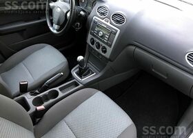 Срібний Форд Фокус, об'ємом двигуна 1.6 л та пробігом 265 тис. км за 1900 $, фото 13 на Automoto.ua