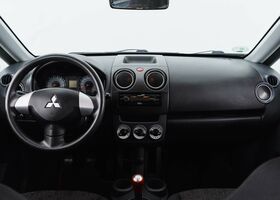Мицубиси Кольт 2010 в Европе на Automoto.ua Красный Мицубиси Кольт, объемом двигателя 1.12 л и пробегом 66 тыс. км за 6982 $, фото 8 на Automoto.ua