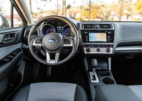 Subaru Legacy 2017 на тест-драйве, фото 13
