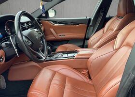 Чорний Мазераті Quattroporte, об'ємом двигуна 2.99 л та пробігом 135 тис. км за 57625 $, фото 12 на Automoto.ua