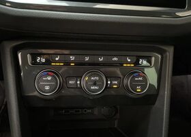 Фольксваген Тигуан 2020 в Европе на Automoto.ua Черный Фольксваген Тигуан, объемом двигателя 1.5 л и пробегом 157 тыс. км за 26151 $, фото 10 на Automoto.ua