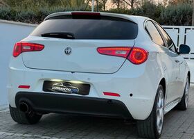 Білий Альфа Ромео Giulietta, об'ємом двигуна 1.37 л та пробігом 187 тис. км за 6455 $, фото 7 на Automoto.ua