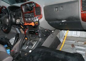 Міцубісі Паджеро 2004 у Європі на Automoto.ua Сірий Міцубісі Паджеро, об'ємом двигуна 0 л та пробігом 214 тис. км за 3794 $, фото 6 на Automoto.ua