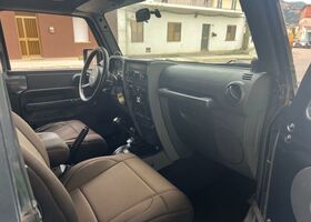 Джип Вранглер 2007 в Европе на Automoto.ua Синий Джип Вранглер, объемом двигателя 2.78 л и пробегом 290 тыс. км за 15500 $, фото 10 на Automoto.ua