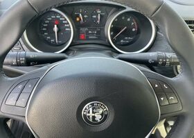 Сірий Альфа Ромео Giulietta, об'ємом двигуна 1.37 л та пробігом 27 тис. км за 21075 $, фото 9 на Automoto.ua