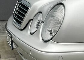 Мерседес ЦЛК-Класс 1999 в Европе на Automoto.ua Серый Мерседес ЦЛК-Класс, объемом двигателя 3.2 л и пробегом 49 тыс. км за 46900 $, фото 9 на Automoto.ua
