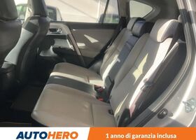 Тойота РАВ 4 2016 у Європі на Automoto.ua Срібний Тойота РАВ 4, об'ємом двигуна 2.49 л та пробігом 120 тис. км за 21669 $, фото 13 на Automoto.ua