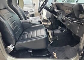 Джип CJ-7 1980 в Европе на Automoto.ua Серый Джип CJ-7, объемом двигателя 4.98 л и пробегом 96 тыс. км за 30270 $, фото 10 на Automoto.ua