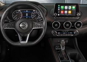 Панель управления Nissan Sentra Nissan Sentra 2020 года руль и центральная консоль