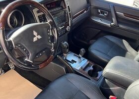 Міцубісі Паджеро 2017 у Європі на Automoto.ua Коричневий Міцубісі Паджеро, об'ємом двигуна 3.2 л та пробігом 140 тис. км за 40632 $, фото 7 на Automoto.ua