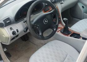 Мерседес Ц-Класс 2001 в Европе на Automoto.ua Черный Мерседес Ц-Класс, объемом двигателя 1 л и пробегом 256 тыс. км за 557 $, фото 6 на Automoto.ua