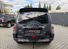 Міцубісі Паджеро 2007 у Європі на Automoto.ua Сірий Міцубісі Паджеро, об'ємом двигуна 3.2 л та пробігом 153 тис. км за 14999 $, фото 4 на Automoto.ua