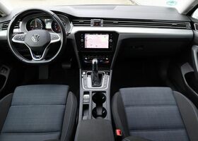 Фольксваген Пассат Вариант 2021 в Европе на Automoto.ua Серый Фольксваген Пассат Вариант, объемом двигателя 1.4 л и пробегом 141 тыс. км за 19355 $, фото 7 на Automoto.ua