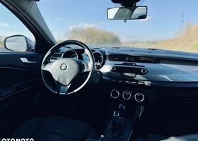 Альфа Ромео Giulietta 2012 у Європі на Automoto.ua Червоний Альфа Ромео Giulietta, об'ємом двигуна 1 л та пробігом 146 тис. км за 7482 $, фото 12 на Automoto.ua