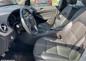 Мерседес Б-класс 2014 в Европе на Automoto.ua Серый Мерседес Б-класс, объемом двигателя 1 л и пробегом 146 тыс. км за 10872 $, фото 11 на Automoto.ua