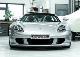 Сірий Порше Carrera GT, об'ємом двигуна 5.73 л та пробігом 5 тис. км за 1614521 $, фото 4 на Automoto.ua