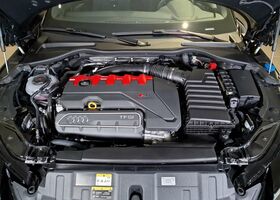 Чорний Ауді TT, об'ємом двигуна 2.48 л та пробігом 2 тис. км за 82500 $, фото 10 на Automoto.ua