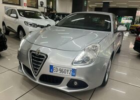 Сірий Альфа Ромео Giulietta, об'ємом двигуна 1.37 л та пробігом 120 тис. км за 10668 $, фото 4 на Automoto.ua