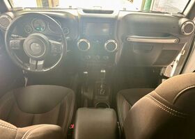 Джип Вранглер 2017 в Европе на Automoto.ua Белый Джип Вранглер, объемом двигателя 2.78 л и пробегом 120 тыс. км за 29990 $, фото 7 на Automoto.ua