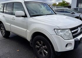 Міцубісі Паджеро 2008 у Європі на Automoto.ua Білий Міцубісі Паджеро, об'ємом двигуна 3.2 л та пробігом 267 тис. км за 9226 $, фото 1 на Automoto.ua