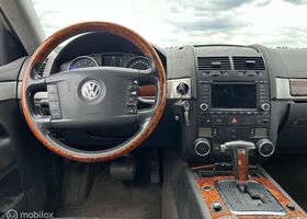 Фольксваген Туарег 2004 у Європі на Automoto.ua Сірий Фольксваген Туарег, об'ємом двигуна 3.19 л та пробігом 282 тис. км за 4113 $, фото 4 на Automoto.ua