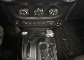 Джип Вранглер 2017 в Европе на Automoto.ua Белый Джип Вранглер, объемом двигателя 2.78 л и пробегом 120 тыс. км за 29990 $, фото 14 на Automoto.ua