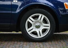 Фольксваген Пассат 2000 у Європі на Automoto.ua Синій Фольксваген Пассат, об'ємом двигуна 2.77 л та пробігом 95 тис. км за 10481 $, фото 7 на Automoto.ua