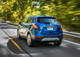 Як виглядає позашляховик Buick Encore ззаду