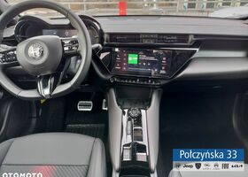 Альфа Ромео Джуниор 2025 в Европе на Automoto.ua Серый Альфа Ромео Джуниор, объемом двигателя 1 л и пробегом 6 тыс. км за 31693 $, фото 13 на Automoto.ua