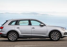 Экстерьер Audi Q7 с правой стороны