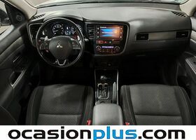 Мицубиси Аутлендер 2017 в Европе на Automoto.ua Белый Мицубиси Аутлендер, объемом двигателя 2 л и пробегом 113 тыс. км за 22085 $, фото 5 на Automoto.ua