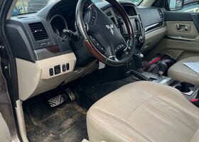 Мицубиси Паджеро 2017 в Европе на Automoto.ua Мицубиси Паджеро, объемом двигателя 3.2 л и пробегом 118 тыс. км за 16700 $, фото 6 на Automoto.ua