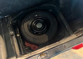 Мерседес 200 1984 у Європі на Automoto.ua Срібний Мерседес 200, об'ємом двигуна 2 л та пробігом 138 тис. км за 16240 $, фото 19 на Automoto.ua