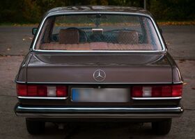 Мерседес 200 1982 в Европе на Automoto.ua Коричневый Мерседес 200, объемом двигателя 0 л и пробегом 241 тыс. км за 7499 $, фото 3 на Automoto.ua