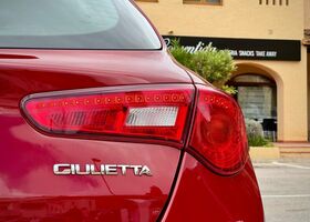 Червоний Альфа Ромео Giulietta, об'ємом двигуна 1.37 л та пробігом 75 тис. км за 17915 $, фото 1 на Automoto.ua