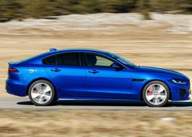 Как выглядит Jaguar XE 2020 сбоку