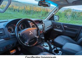 Мицубиси Паджеро 2015 в Европе на Automoto.ua Серебряный Мицубиси Паджеро, объемом двигателя 3.2 л и пробегом 100 тыс. км за 29990 $, фото 7 на Automoto.ua