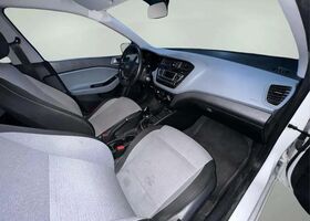Хендай и20 2015 в Европе на Automoto.ua Белый Хендай и20, объемом двигателя 1.12 л и пробегом 171 тыс. км за 8744 $, фото 13 на Automoto.ua