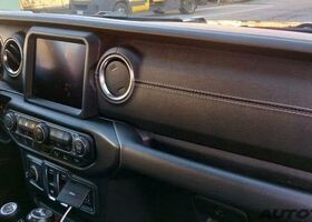 Джип Wrangler 2021 у Європі на Automoto.ua Сірий Джип Wrangler, об'ємом двигуна 2 л та пробігом 130 тис. км за 36500 $, фото 6 на Automoto.ua