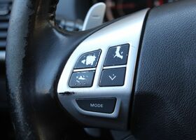 Мицубиси Аутлендер 2010 в Европе на Automoto.ua Белый Мицубиси Аутлендер, объемом двигателя 2.18 л и пробегом 273 тыс. км за 8159 $, фото 12 на Automoto.ua