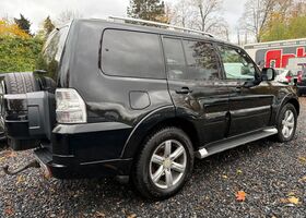 Міцубісі Паджеро 2011 у Європі на Automoto.ua Чорний Міцубісі Паджеро, об'ємом двигуна 3.2 л та пробігом 248 тис. км за 12613 $, фото 6 на Automoto.ua