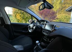 Пежо 208, объемом двигателя 1.2 л и пробегом 26 тыс. км за 10043 $, фото 6 на Automoto.ua