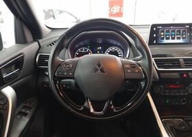 Мицубиси Eclipse Cross 2020 в Европе на Automoto.ua Красный Мицубиси Eclipse Cross, объемом двигателя 1.5 л и пробегом 29 тыс. км за 25795 $, фото 10 на Automoto.ua