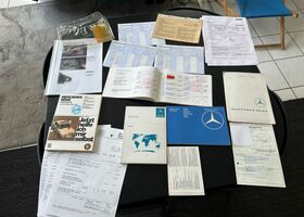 Мерседес 200 1983 в Европе на Automoto.ua Красный Мерседес 200, объемом двигателя 1.98 л и пробегом 193 тыс. км за 16161 $, фото 25 на Automoto.ua