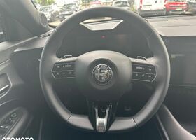 Альфа Ромео Джуниор 2025 в Европе на Automoto.ua Черный Альфа Ромео Джуниор, объемом двигателя 1 л и пробегом 1 тыс. км за 30243 $, фото 12 на Automoto.ua