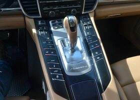 Чорний Порше Panamera, об'ємом двигуна 3.61 л та пробігом 226 тис. км за 33262 $, фото 9 на Automoto.ua