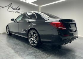 Чорний Мерседес E 220, об'ємом двигуна 1.95 л та пробігом 83 тис. км за 32239 $, фото 2 на Automoto.ua