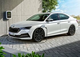 Плагін-гібрид Skoda Octavia 2020 року зарядка