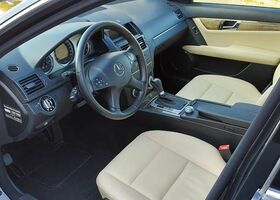 Мерседес Ц-Клас 2008 у Європі на Automoto.ua Чорний Мерседес Ц-Клас, об'ємом двигуна 1 л та пробігом 189 тис. км за 8463 $, фото 30 на Automoto.ua